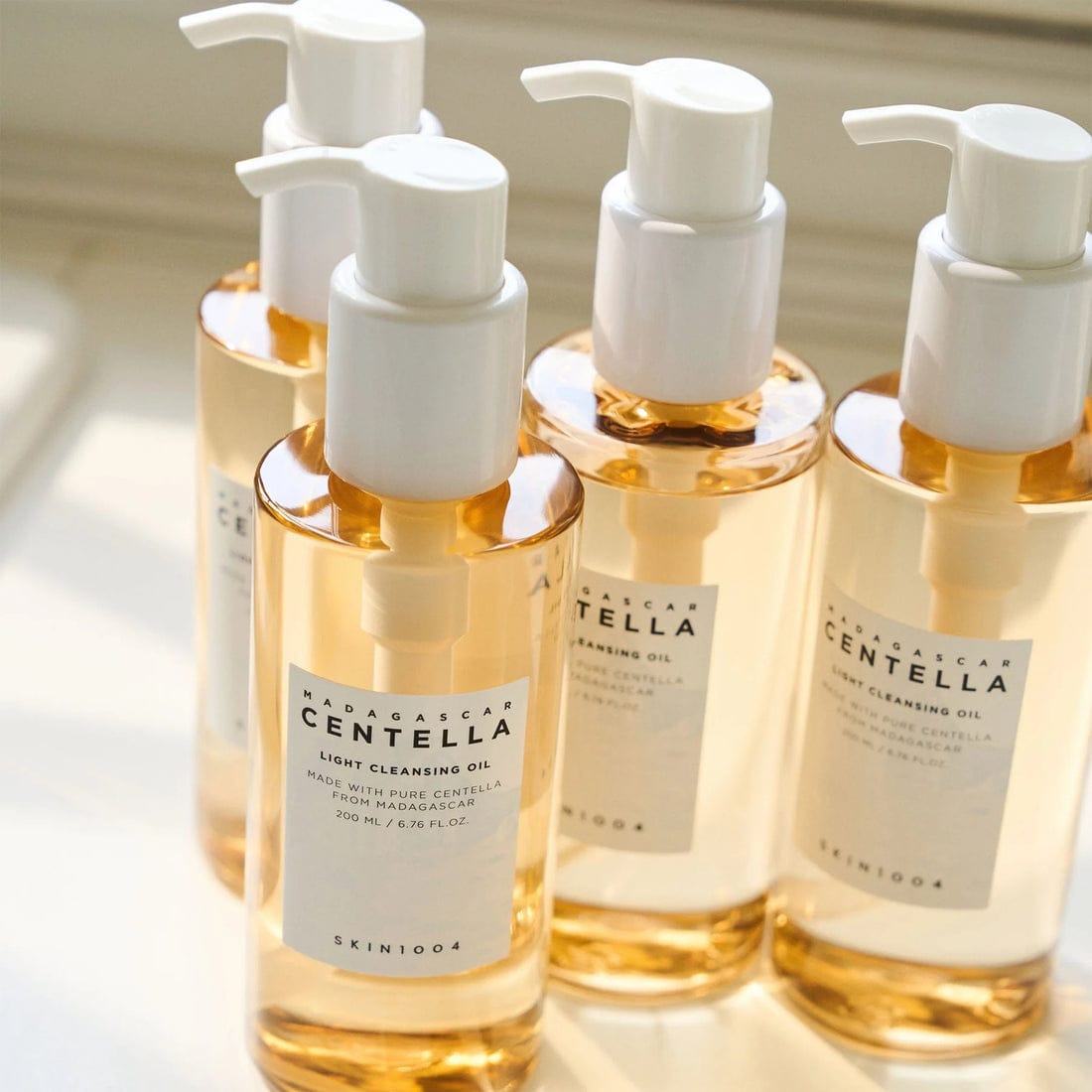 1004 ,ADAGASCAR CENTELLA LIGHT CLEANSING OIL (200ml)