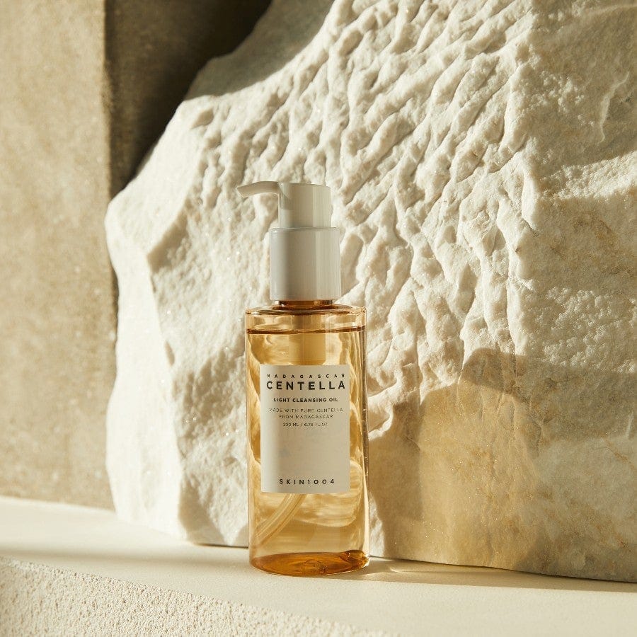 1004 ,ADAGASCAR CENTELLA LIGHT CLEANSING OIL (200ml)